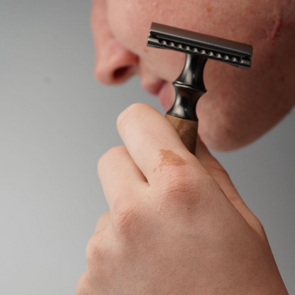 WoodLuxe Olive Razor